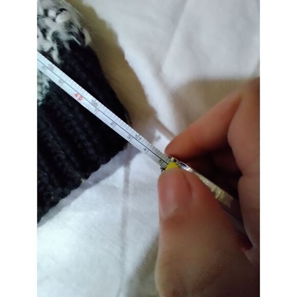 BEAUTIFUL HANDMADE SWEATER VINTAGE MADE IN KOREA BLACK AND WHITE FREE SIZE - Picture 6 of 6